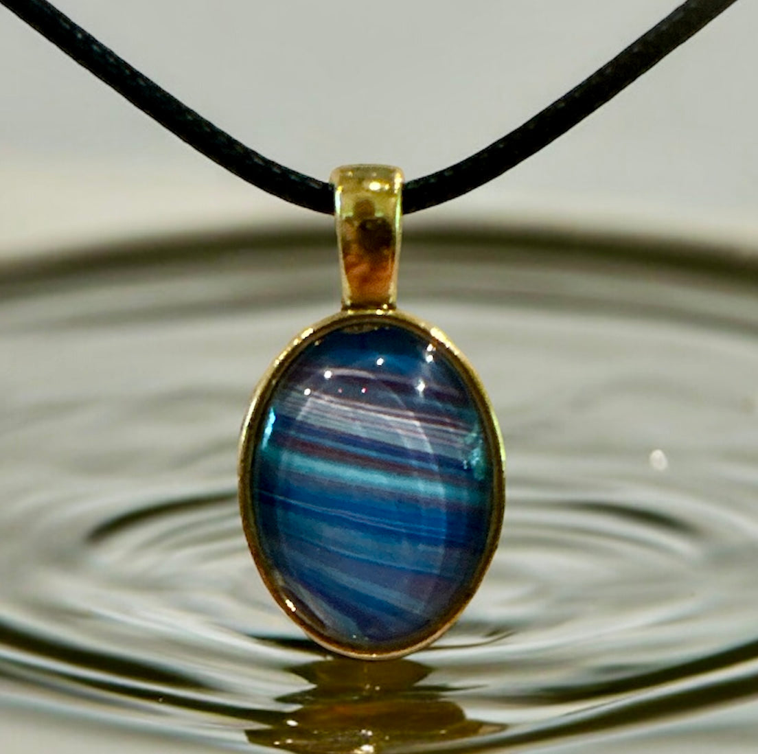 Original Abstract Art - Pendant Oval 20mm - Necklace - Fluid Art - Wearable Art - Functional Art